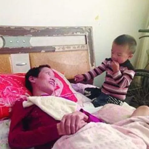 女人昏迷 3 年後醒來　第一眼竟看到陌生孩童在親吻自己