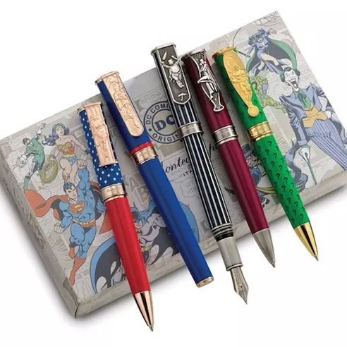 爬上筆身的漫畫角色，Montegrappa 推出DC 漫畫系列限量精品筆