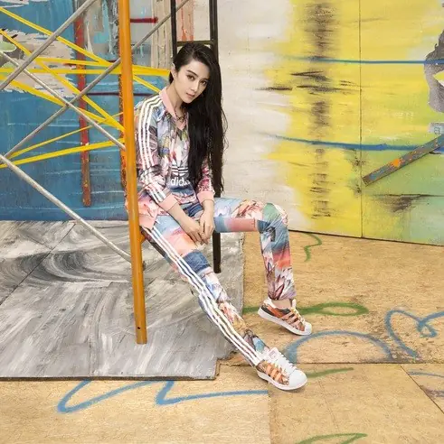 adidas Originals X The Farm Company 時尚天后范冰冰演繹 探索古老亞馬遜叢林的熱帶風情