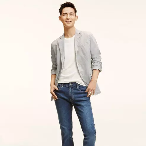 UNIQLO 緊身褲 彈力舒適再進化 多款新色登場 形象大使周渝民、桂綸鎂分享春夏繽紛百搭姿態！