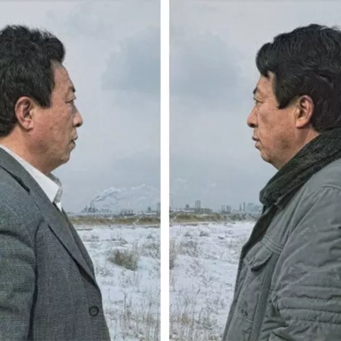 攝影師紀錄這些雙胞胎在 50 年過後　因為生活環境而顯得多麼不同！