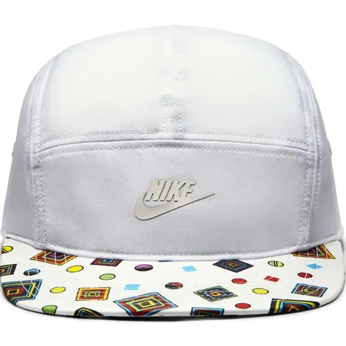 NIKE AIR RIFT 為NIKE X LIBERTY 系列帶來前衛時尚風貌