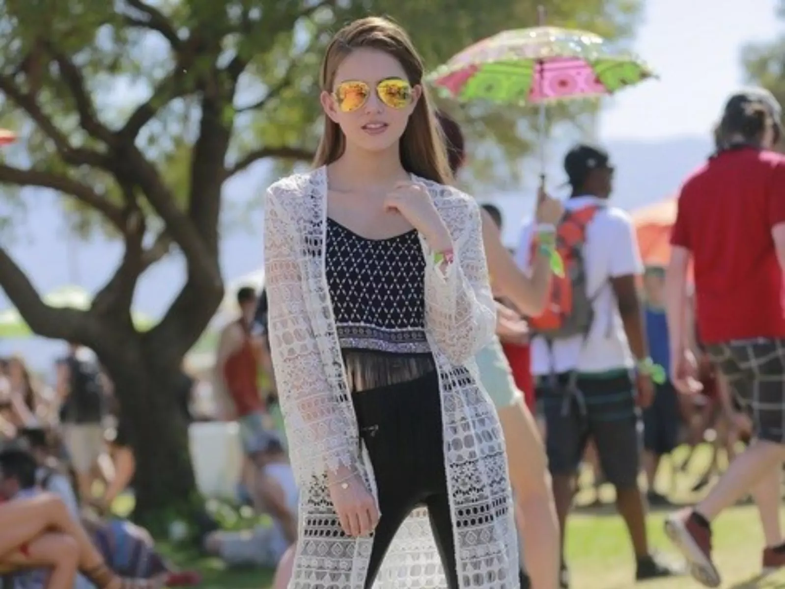 昆凌攜手H&M loves Coachella  演繹夏日時尚風情