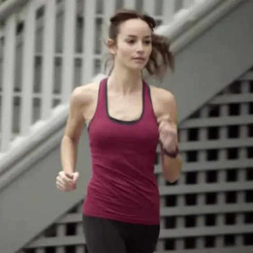為了追上心愛的姑娘，你可能需要一個Fitbit Charge HR