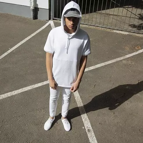 PULL&BEAR 推出迷你男裝系列 URBAN WHITE 彰顯利落的線條感和簡約的設計精髓