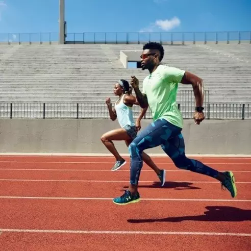 UNDER ARMOUR SPEEDFORM 家族新添高規格跑鞋生力軍 Apollo Twist & Pixel 穩定高速搭配全新花色　全新勁速上市