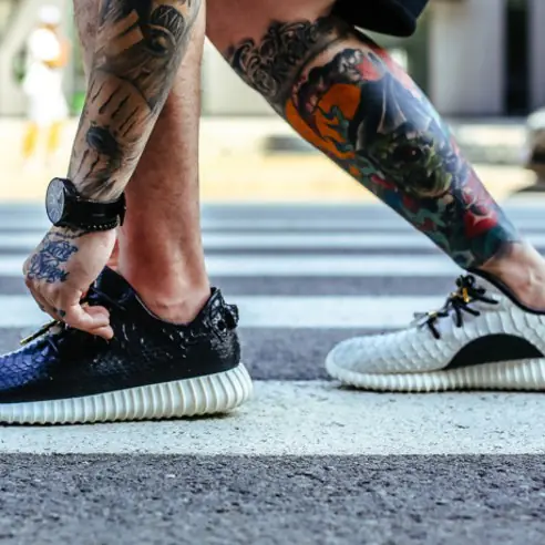 YEEZY BOOST 350 想要黑色還是灰色？客製化版本「太極」一次滿足！