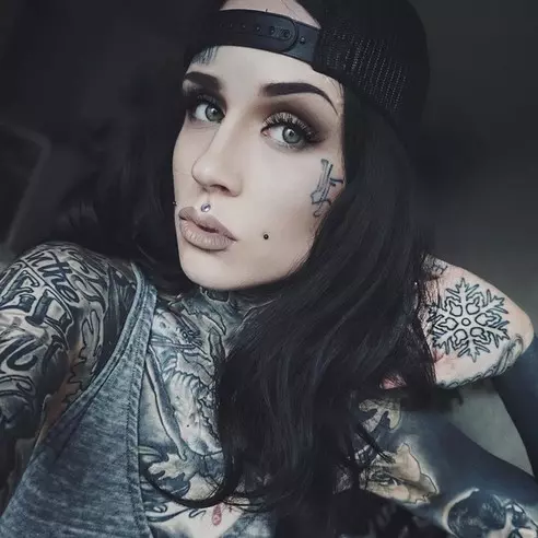 Monami Frost: 我們去跟黑臂刺青女神深交一下