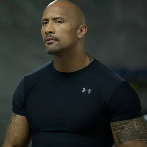 巨石強森正式簽約加入 Under Armour！　10 個與 UA 的超帥氣瞬間！