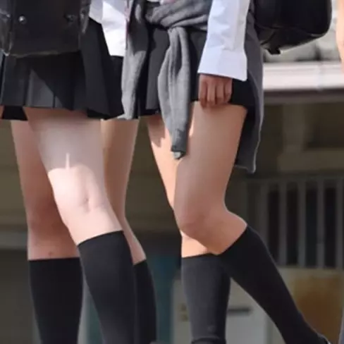 我就是喜歡穿低胸超短裙，看不慣就別看