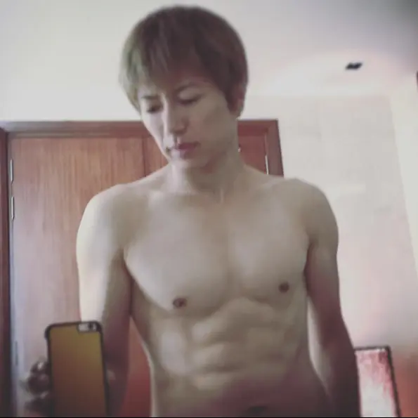 42 歲歌手 GACKT 秀出肌肉身材　依然性感到不行！