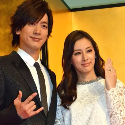 北川景子與 DAIGO 難得同台　召開結婚記者會秀恩愛！