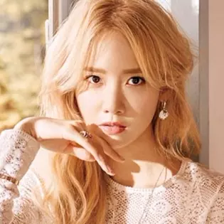 韓星最愛私下這樣穿出門 永恆不敗的純白鞋時尚！讓CL、IU、太妍、潤娥穿給你看！