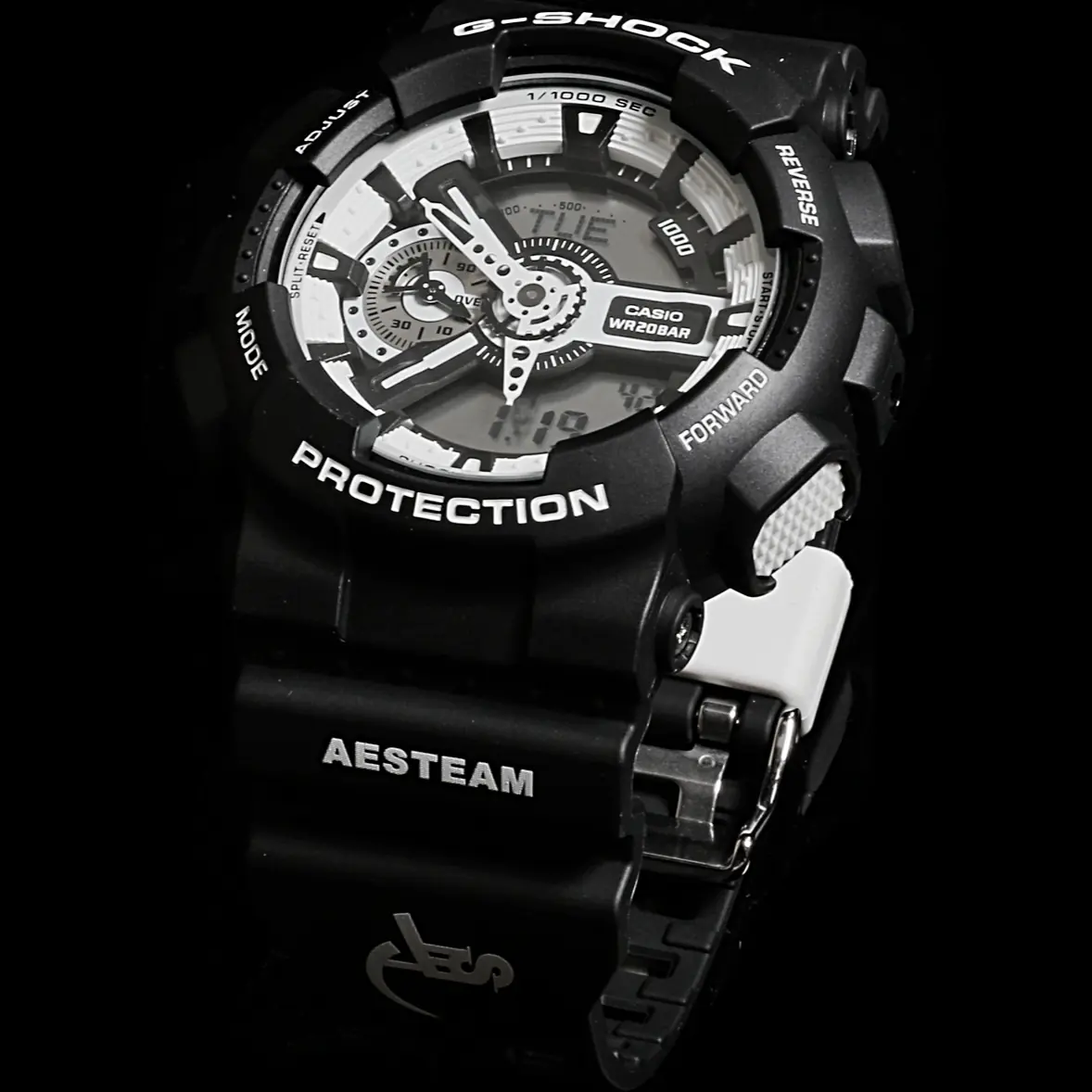 G-SHOCK首度與黃鴻升(小鬼)自創品牌AES聯名 歡度AES七周年 小鬼首度執導品牌形象微電影 經典品牌標誌貫穿簡約俐落的黑白色調設計