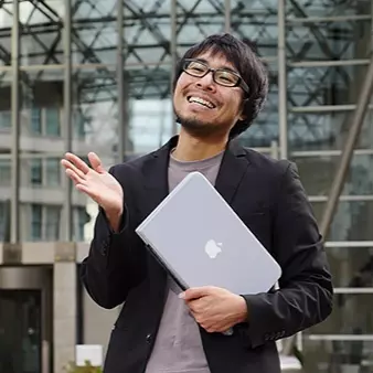 日本魯蛇想要有春天　居然 DIY 用 _____ 做出一台 Macbook...