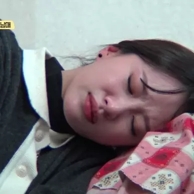姊弟情深！EXID 哈妮看弟弟彈吉他　感動到直接掉眼淚！