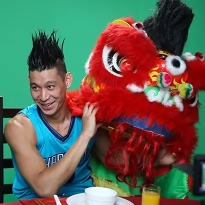 林書豪用 _____ 來慶祝農曆新年！順便擊敗溜馬隊