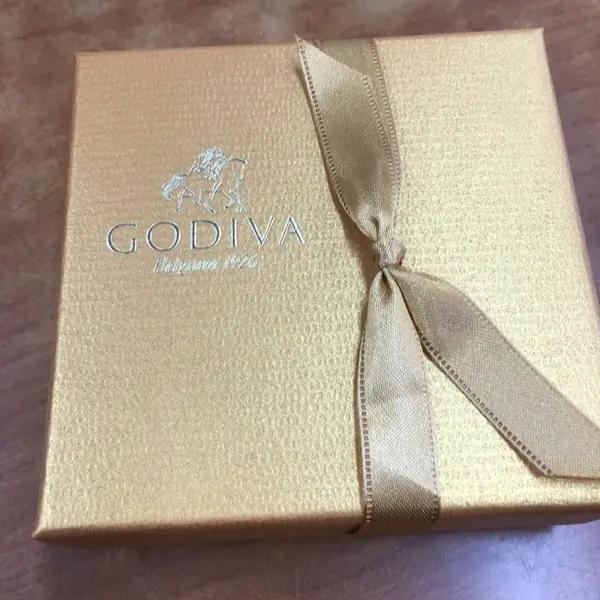 【放閃特輯】反面教材！她人生第一次收到 GODIVA 巧克力　結果卻想打人...