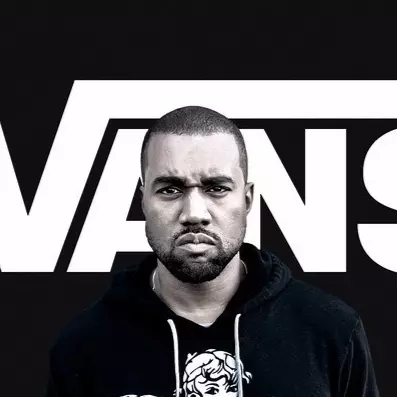肯爺偷穿私人訂製版 Vans！難道滑板鞋品牌也要出 Yeezy 系列了？