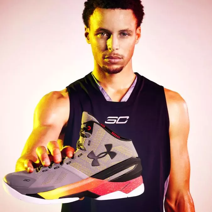 Curry 穿 Yeezy 打球有可能成真？肯爺喊話咖哩小子表示...