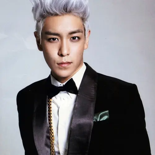 T.O.P 將菸頭丟出車窗外　迷妹大喊「歐巴莎朗嘿唷」