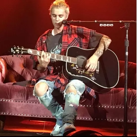 22 歲美國男孩翻唱《Love Yourself》爆紅　連名人都轉貼給小賈斯汀聽！