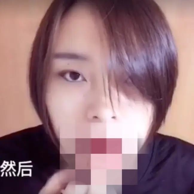 笑慘！「咬唇妝」教學影片，妹子竟然真的咬出血？