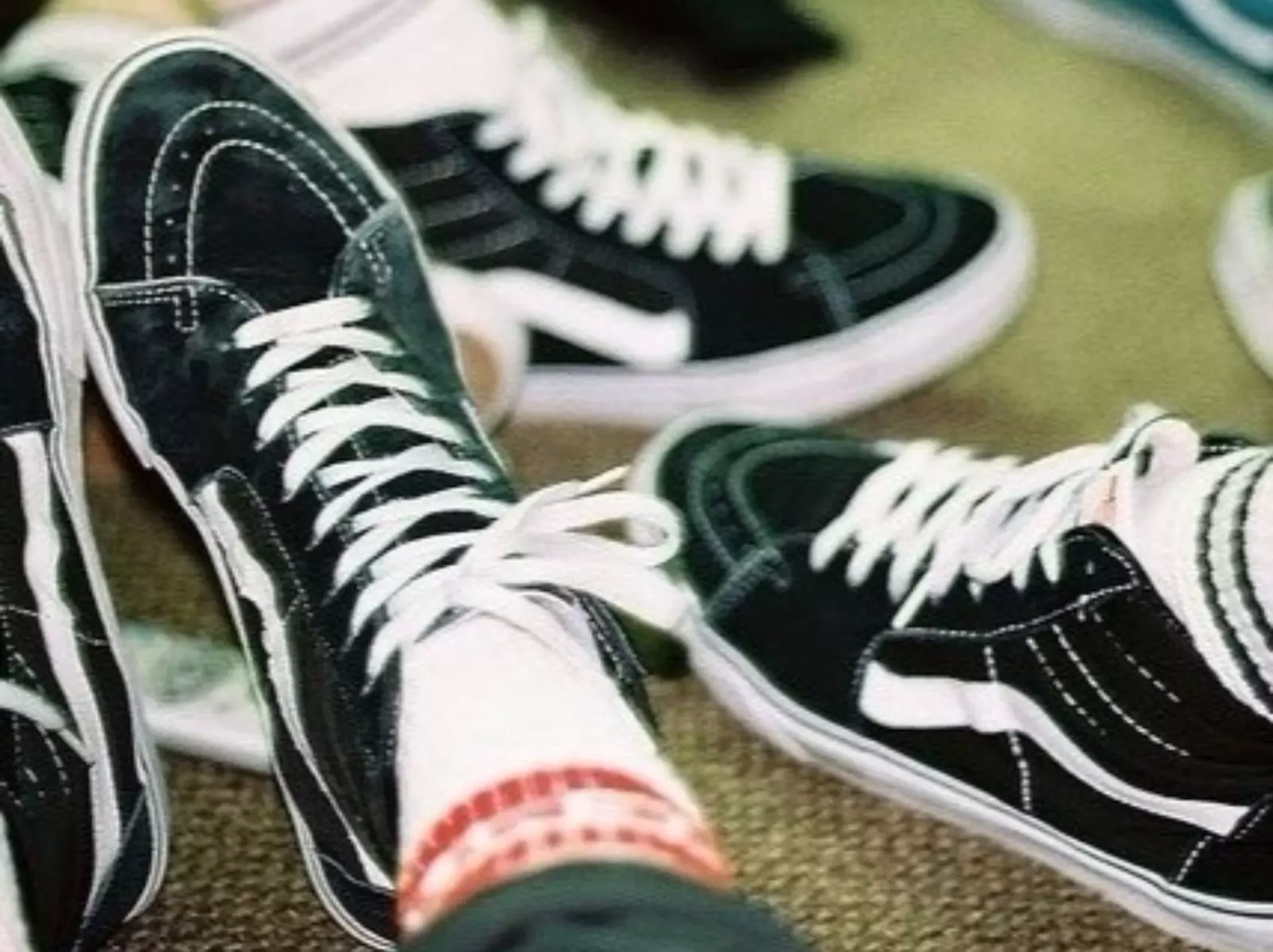 Vans 經典鞋款穿搭 7 招：牛仔褲、寬褲、卡其褲都超百搭！