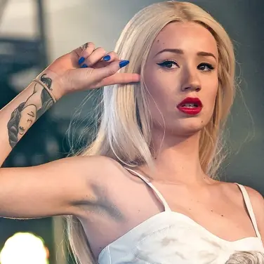 Iggy Azalea 公開嗆聲：尼克楊再敢背叛我一次　我就切斷他「那邊」！