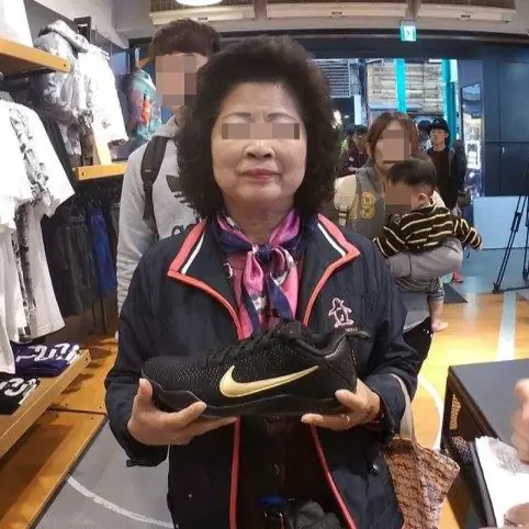 柯比退休效應 KOBE XI ELITE LOW FTB 熱賣　就連婆婆媽媽們也難敵這魅力！