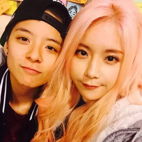 總是被問「妳何時才要當回女生？」　f(x) Amber 受不了正面回應！