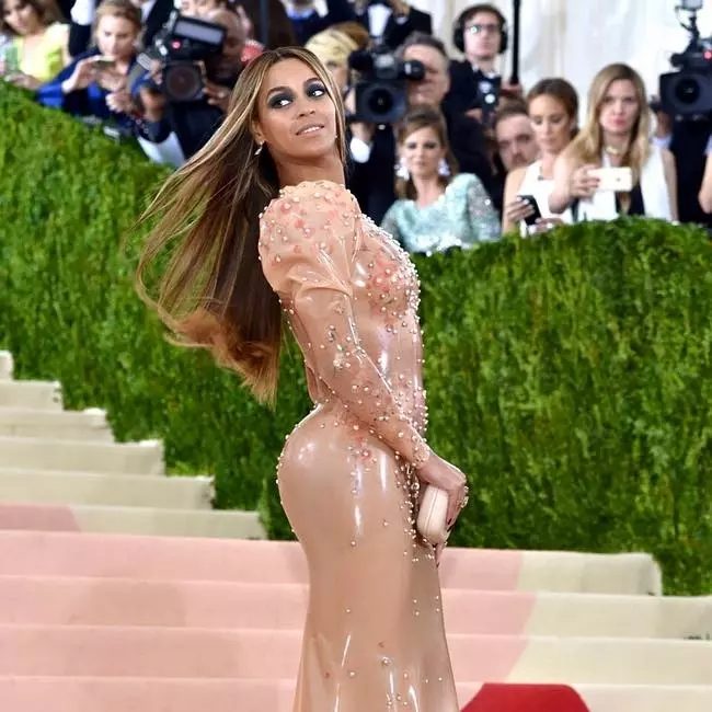 克萊兒最心機，首搶MET GALA 頭采
