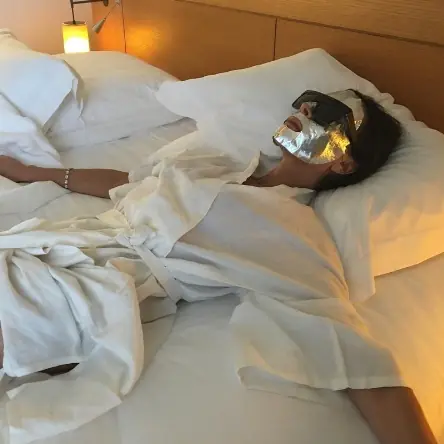 維多莉亞為坎城影展加強美容　貴婦面膜卻笑翻網友！