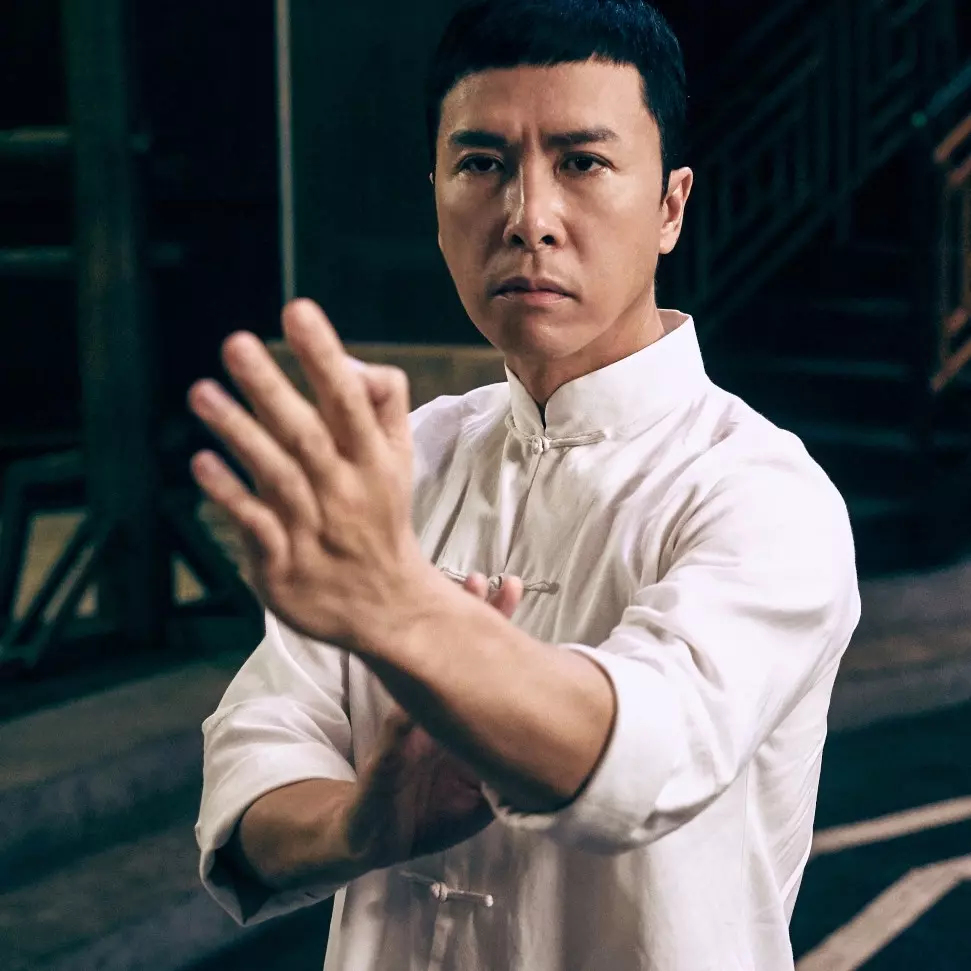沒時間運動只是藉口！53 歲甄子丹大秀傲人肌肉照