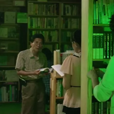 文青書店驚現超嗨酒 Bar？網友們看見也都醉了！內有影片