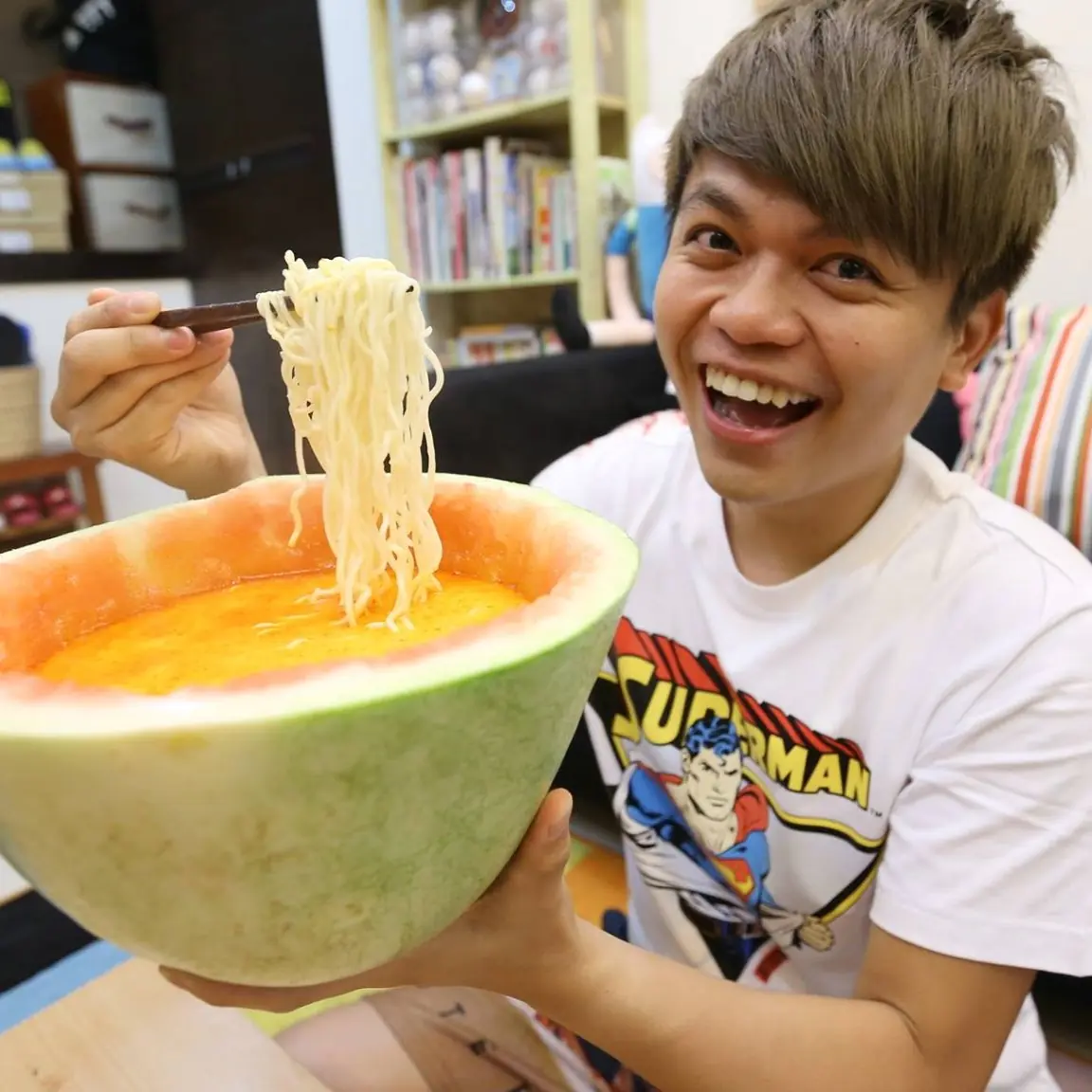 【消暑特輯】蔡阿嘎西瓜泡麵新吃法　消暑就靠這一味？！