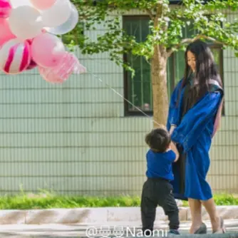人妻「帶娃畢業照」上萬人瘋傳　網友激推：最美人妻就是她