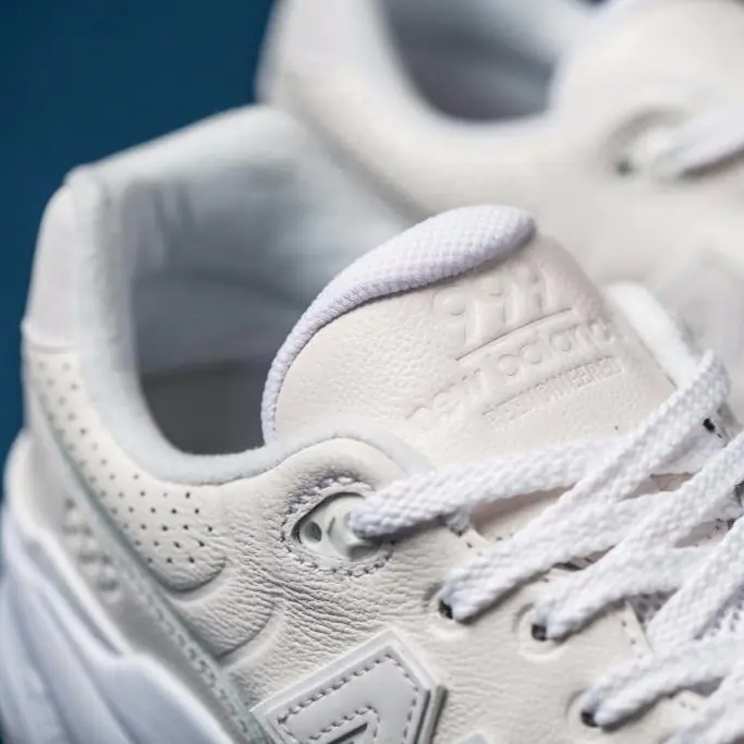 中性色當道！ New Balance 紀念款釋出　粉絲直呼：好想要！