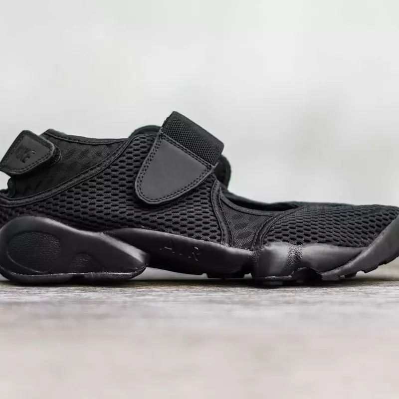 忍者鞋正夯！Nike Air Rift 推出全黑配色