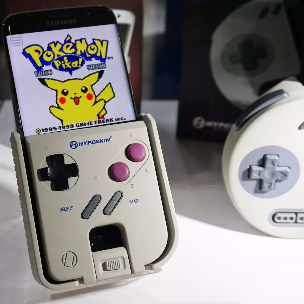 有了它，你的智慧型手機就能一秒變 Game Boy ！？