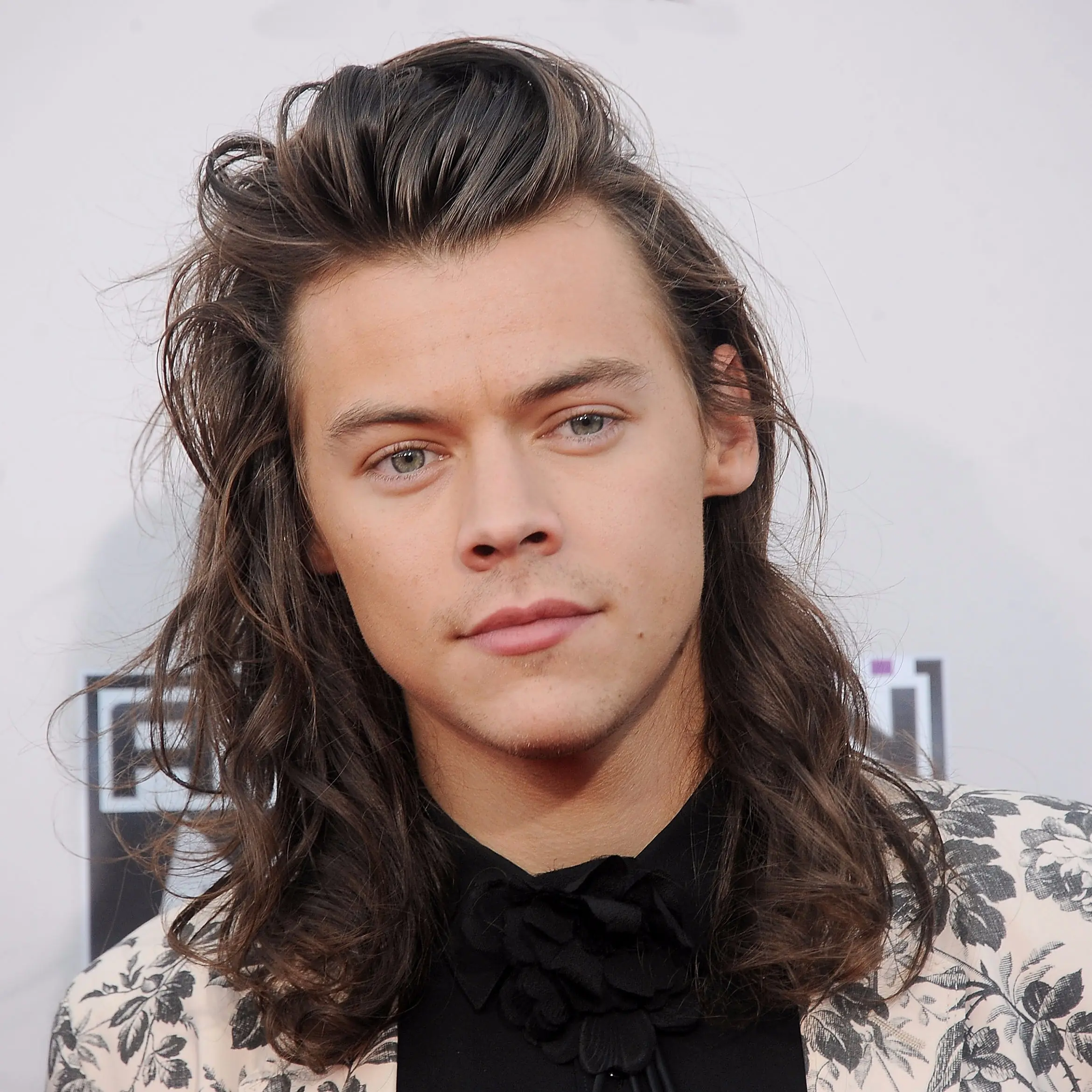 Harry Styles正式單飛，簽約哥倫比亞唱片出新專輯