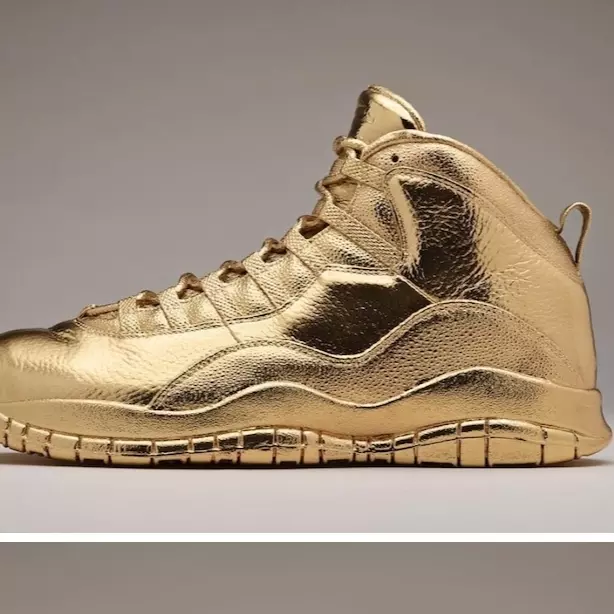 金光閃閃的喬丹鞋！歌手 Drake 全新 Air Jordan 10 OVO 訂製鞋款！