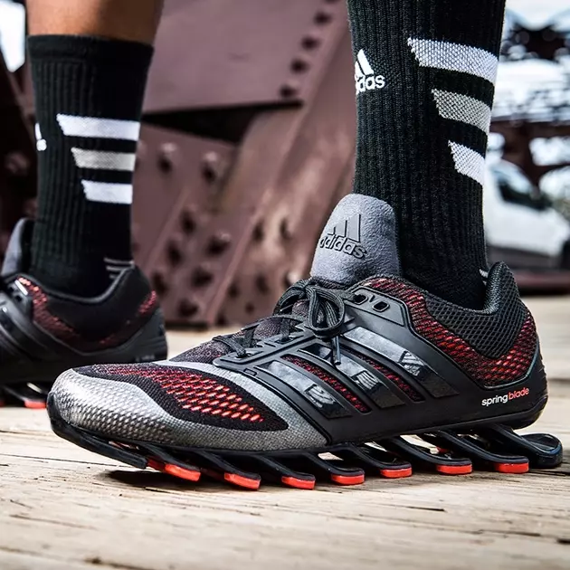 又被告了！SKECHERS 再次因抄襲被 adidas 起訴