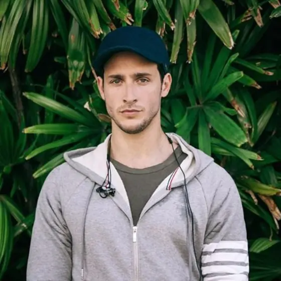 Instagram 上擁有二百萬粉絲！這位如模特兒英俊的男生，原來是一位醫生！