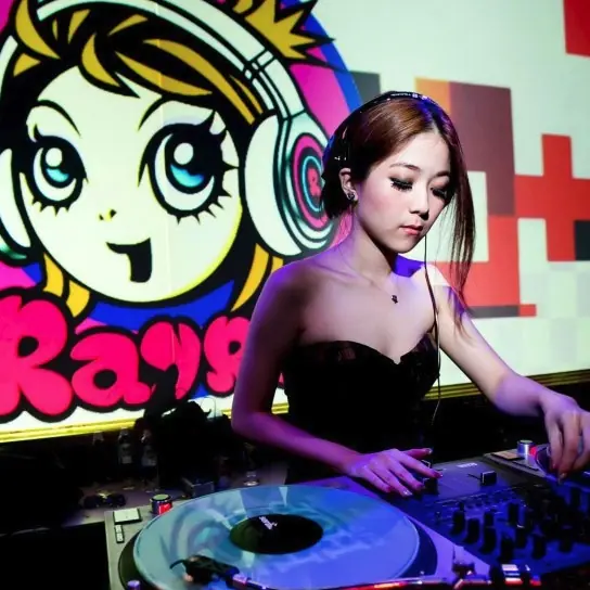 台灣第一人！DJ RAY RAY 簽進亞洲最大 DJ 經紀公司，將成 DJ SODA 師妹！