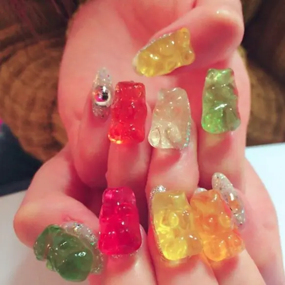 想為指彩加點趣味嗎？糖果感指彩看起來好好吃呀！