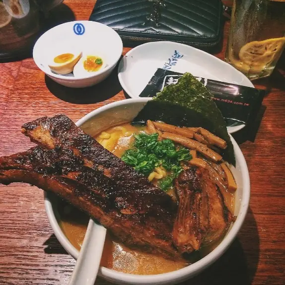 【美食案內帖‬】拉麵控必看！網友激推 3 大「一生必吃一次」拉麵店　重口味更是不能錯過阿...