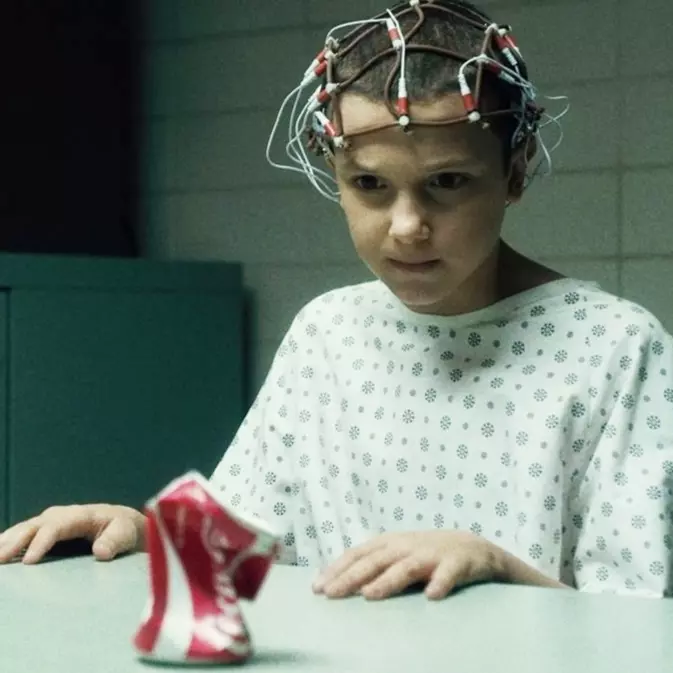 全美都在討論它！《 Stranger Things 》影集風格離奇懸疑  成功引爆風潮！