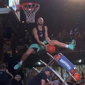 叫 Jordan 的沒一個是肉腳 ， 驚天暴扣 NBA 傳奇也瘋狂