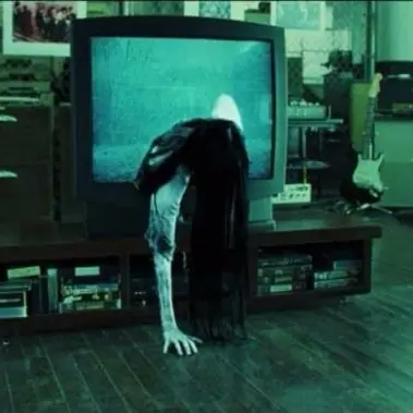 美版午夜凶鈴《Rings》預告片上線！「她」再度從電視爬出超經典！
